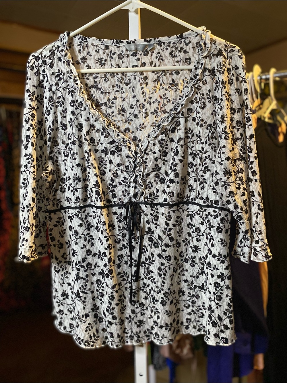 per una Black & White Floral Ruffle-Trim Scoop Lacey Blouse Top